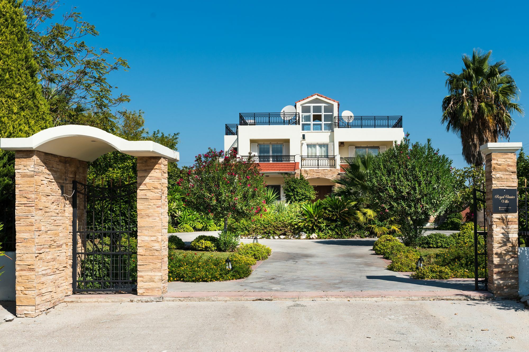 Royal Classico Villa *